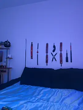 MiniMonroe online show from November 25, 9:20 am