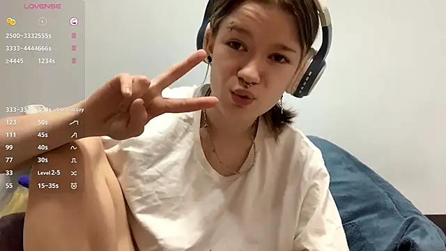 Snapshot of LorRebak chatting on October 16, 11:33 am LorRebak online show from October 16, 11:33 am
