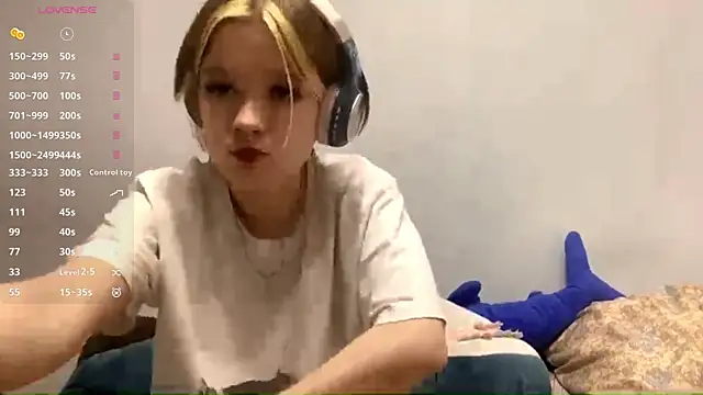 Snapshot of LorRebak chatting on October 21, 11:00 am LorRebak online show from October 21, 11:00 am