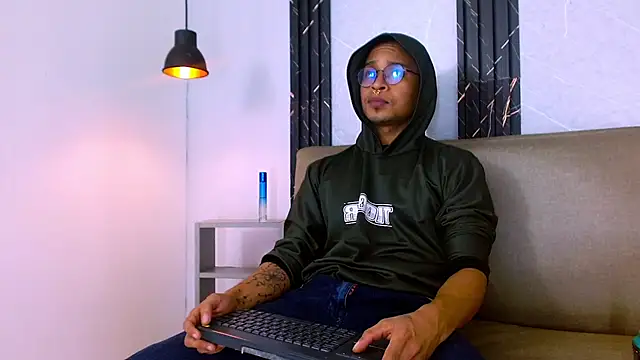 Snapshot of Jayden_Morris chatting on December 5, 4:03 pm Jayden Morris online show from December 5, 4:03 pm