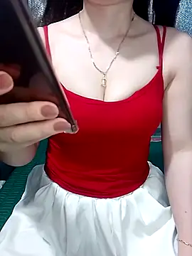Snapshot of LeanaLy chatting on May 18, 11:38 am LeanaLy online show from May 18, 11:38 am