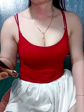 Snapshot of LeanaLy chatting on May 29, 1:58 am LeanaLy online show from May 29, 1:58 am