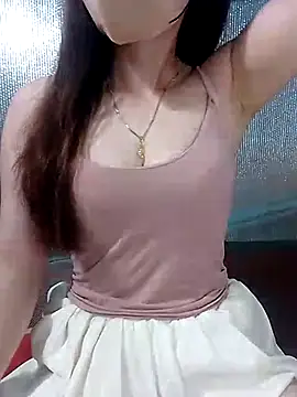 Snapshot of LeanaLy chatting on August 5, 12:24 am LeanaLy online show from August 5, 12:24 am