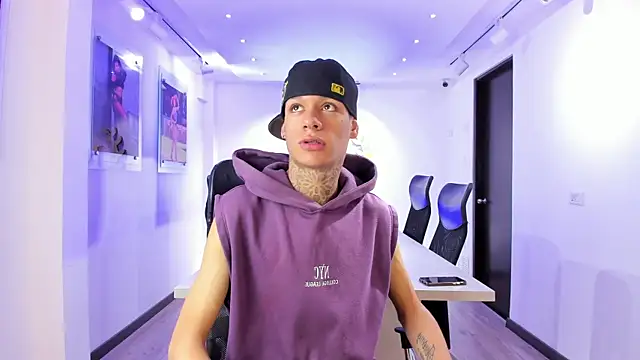 Snapshot of GaelCarter chatting on January 11, 3:33 am GaelCarter online show from January 11, 3:33 am