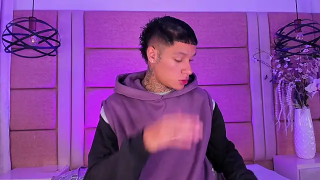 Snapshot of GaelCarter chatting on March 4, 3:34 am GaelCarter online show from March 4, 3:34 am