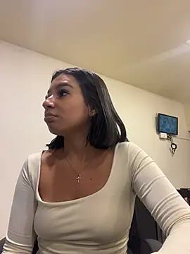 Snapshot of AlyssaRay chatting on May 18, 4:02 pm AlyssaRay online show from May 18, 4:02 pm