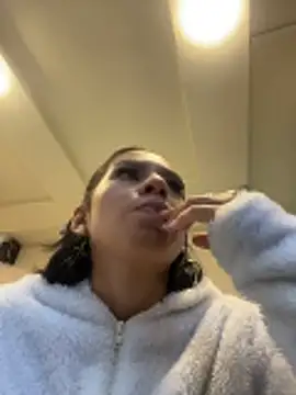 Snapshot of AlyssaRay chatting on May 25, 1:50 pm AlyssaRay online show from May 25, 1:50 pm