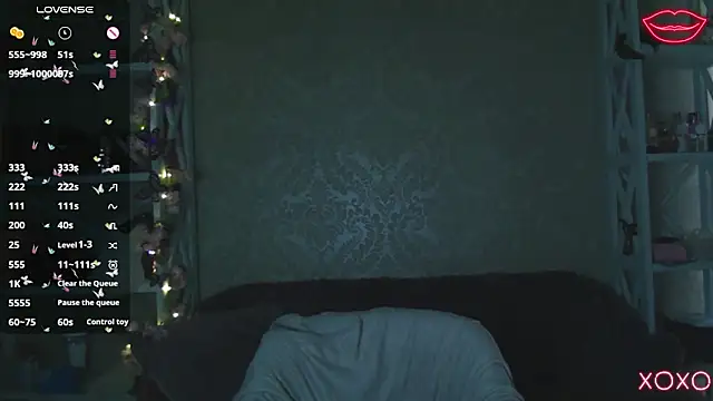 kiksee  online show from February 26, 5:50 am