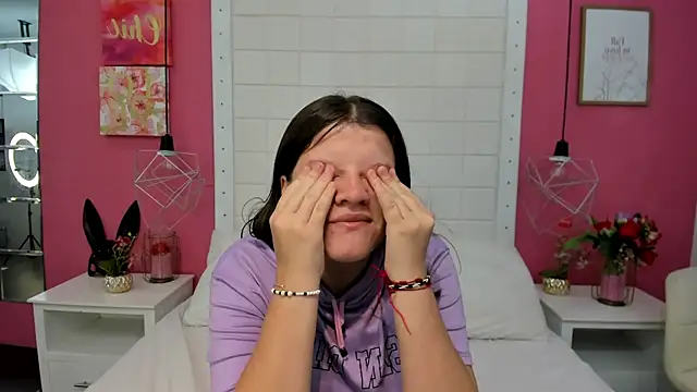 Snapshot of mia_sweetie0 chatting on December 3, 12:14 pm mia sweetie0 online show from December 3, 12:14 pm