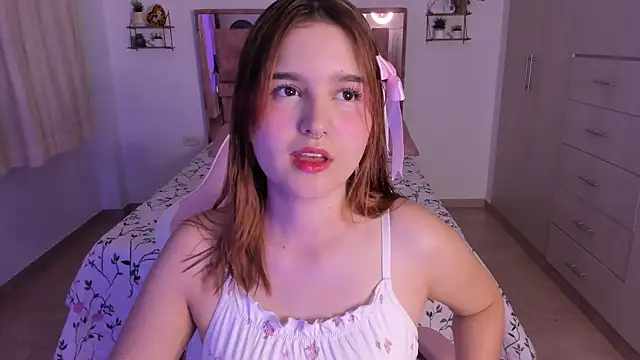 Snapshot of MIACUTEE_ chatting on July 10, 10:23 pm MIACUTEE online show from July 10, 10:23 pm