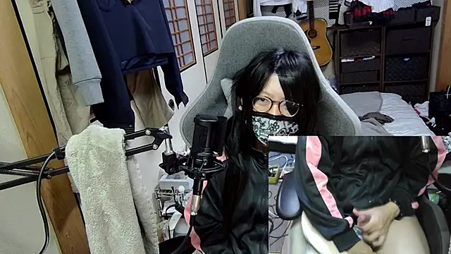 Snapshot of harinyanxxx chatting on February 7, 9:29 pm harinyanxxx online show from February 7, 9:29 pm