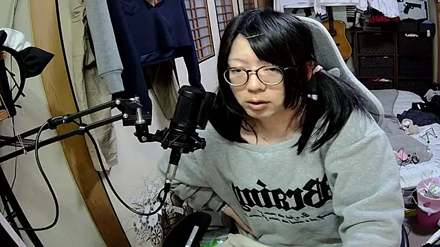 Snapshot of harinyanxxx chatting on February 25, 3:43 pm harinyanxxx online show from February 25, 3:43 pm