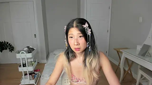 Jiwooe online show from August 2, 10:41 pm