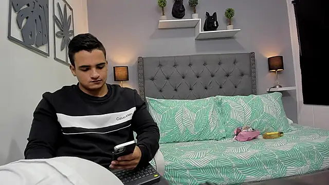 violeta and maxx online show from October 28, 2:48 am