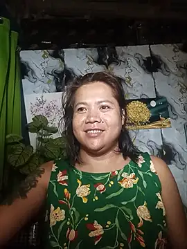 Snapshot of trishacummerts chatting on June 20, 6:11 pm trishacummerts online show from June 20, 6:11 pm
