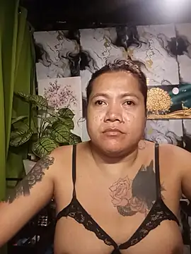 Snapshot of trishacummerts chatting on July 16, 7:31 pm trishacummerts online show from July 16, 7:31 pm