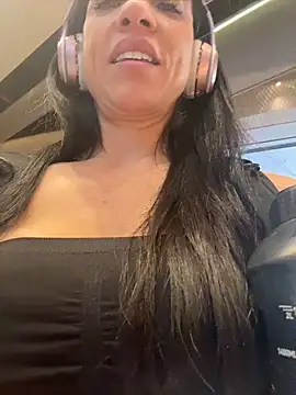 Snapshot of Kattefit chatting on May 11, 4:04 pm Kattefit online show from May 11, 4:04 pm
