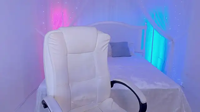 Angelie  Eyes online show from December 2, 3:40 pm