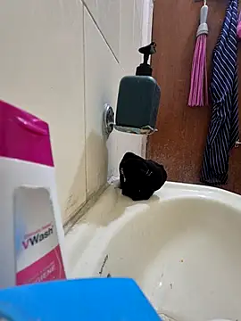 Snapshot of crawlerdrill chatting on December 2, 2:39 am crawlerdrill online show from December 2, 2:39 am