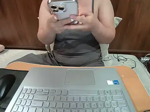 Hanna Mina online show from December 5, 2:42 am