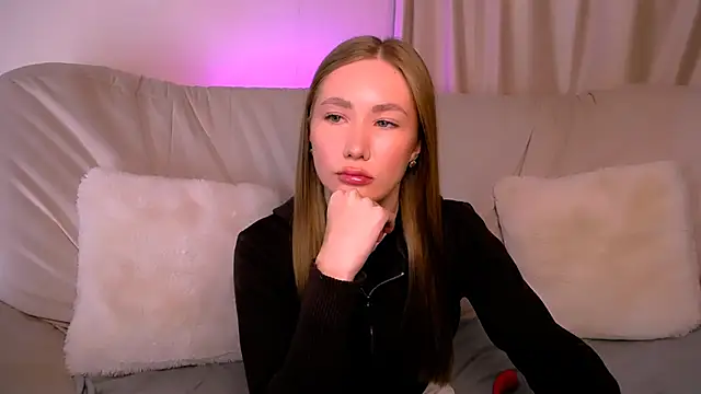 Snapshot of EllyColins chatting on May 22, 3:13 am EllyColins online show from May 22, 3:13 am