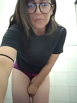 Snapshot of Lui_Fer01 chatting on June 15, 9:33 am Lui Fer01 online show from June 15, 9:33 am