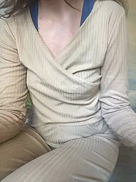 KittieCreme online show from March 2, 12:45 pm