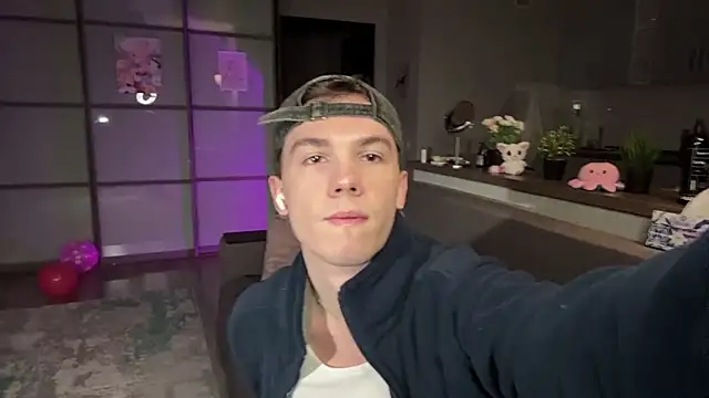 Jeremy1Scott online show from November 25, 3:28 am