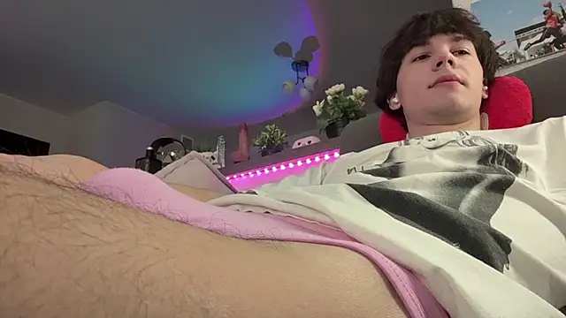 Jeremy1Scott online show from February 15, 3:25 am