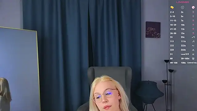 Snapshot of lovedrope chatting on November 12, 4:29 pm lovedrope online show from November 12, 4:29 pm