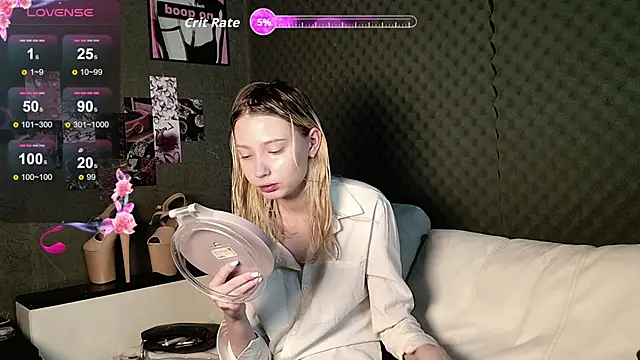 Snapshot of Fluffy_Cloude chatting on May 5, 6:32 am Fluffy Cloude online show from May 5, 6:32 am