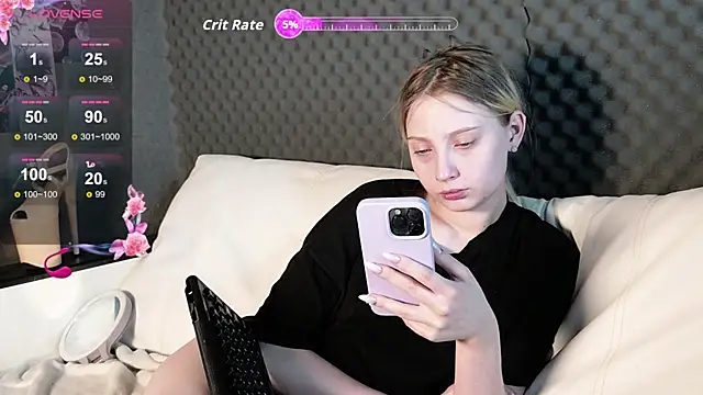 Snapshot of Fluffy_Cloude chatting on May 6, 6:30 am Fluffy Cloude online show from May 6, 6:30 am