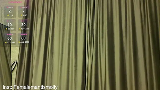 Snapshot of MissPompadure chatting on December 1, 2:27 am MissPompadure online show from December 1, 2:27 am