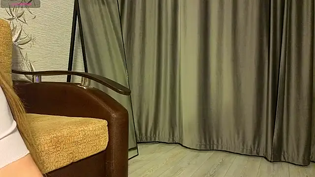 MissPompadure online show from March 9, 8:35 pm