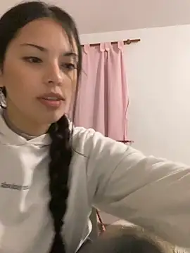 Snapshot of sashazepol chatting on May 6, 1:03 am sashazepol online show from May 6, 1:03 am