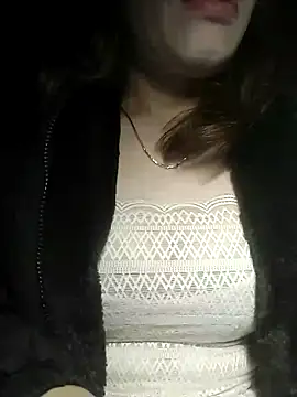 YiyinLy online show from December 13, 9:31 pm