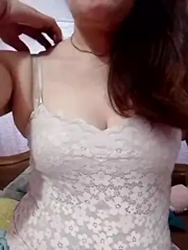 YiyinLy online show from May 8, 5:18 pm