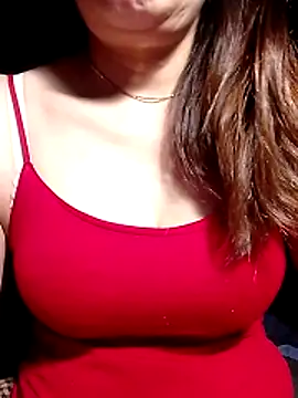YiyinLy online show from May 12, 9:01 pm