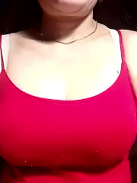 YiyinLy online show from May 27, 9:01 pm