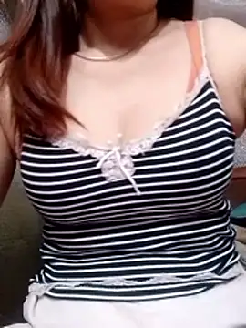 YiyinLy online show from June 6, 1:11 am