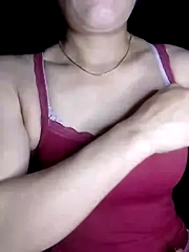 YiyinLy online show from June 12, 9:46 pm