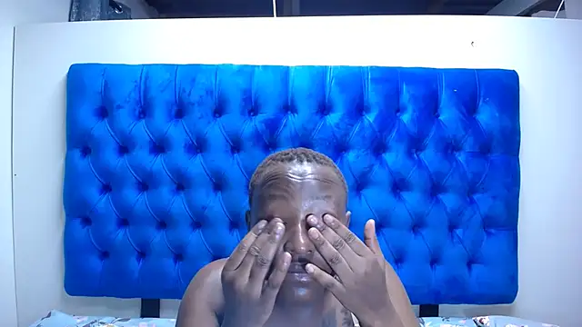 Snapshot of Amberdiamondmmm chatting on October 31, 4:13 am Amberdiamondmmm online show from October 31, 4:13 am