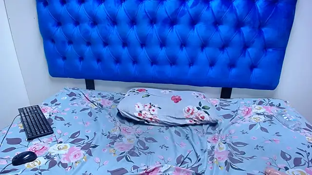 Snapshot of Amberdiamondmmm chatting on December 3, 7:45 pm Amberdiamondmmm online show from December 3, 7:45 pm