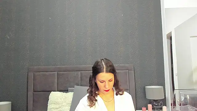 NattyCharm online show from December 3, 6:10 am