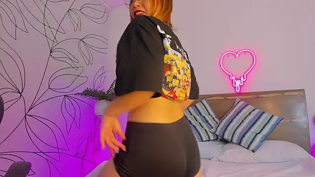 Snapshot of merida_06 chatting on October 23, 2:44 am merida 06 online show from October 23, 2:44 am