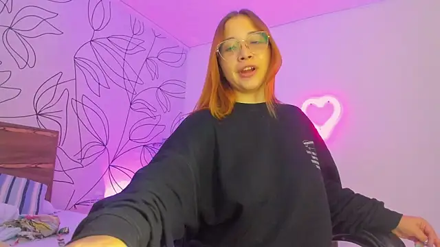 Snapshot of merida_06 chatting on October 28, 3:43 am merida 06 online show from October 28, 3:43 am