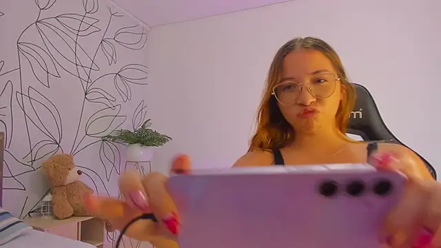 Snapshot of merida_06 chatting on November 19, 9:48 pm merida 06 online show from November 19, 9:48 pm