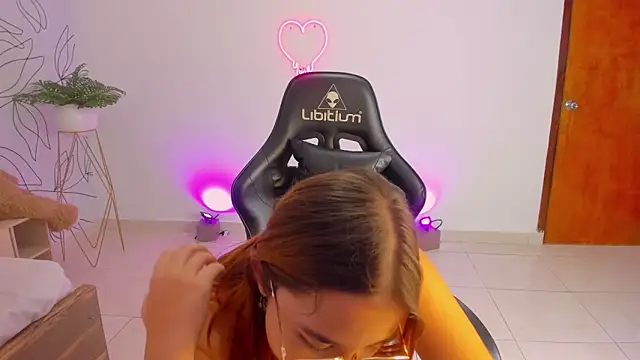 Snapshot of merida_06 chatting on November 22, 2:54 am merida 06 online show from November 22, 2:54 am