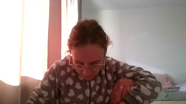 Snapshot of LuckySLove chatting on June 18, 4:33 pm LuckySLove online show from June 18, 4:33 pm