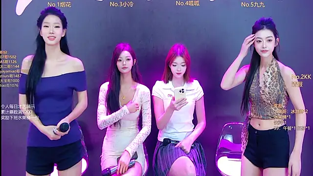 Snapshot of DX-002 chatting on October 26, 1:44 am DX-002 online show from October 26, 1:44 am